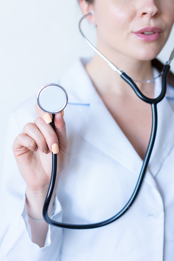 Profesional sanitario en un entorno clínico